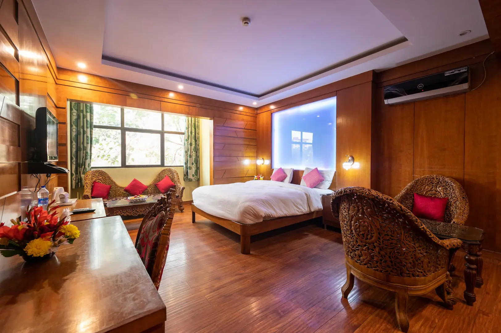 Emarald Hotels and Resorts, [City]